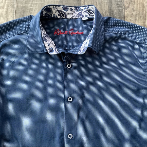 Robert Graham Classic Fit Button Up Shirt
Flip Cuff
Men’s Large 
Navy Blue White - Picture 5 of 11